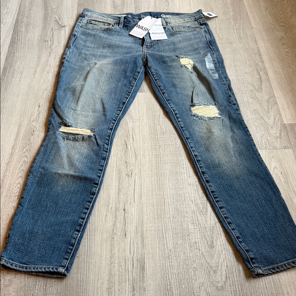 Gap 1969 Authentic True Skinny Distressed Jeans Size 28S New With Tags. CAJA # 7